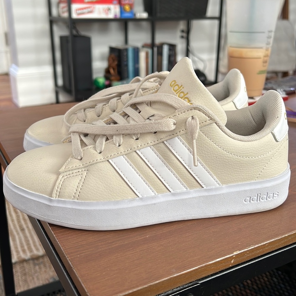 Adidas Grand Court 2.0 Cloudfoam Tennis Shoe Sneakers Tan/White
